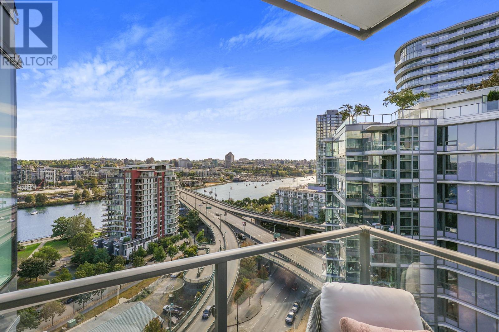 Listing Picture 27 of 40 : 1858 38 SMITHE STREET, Vancouver / 溫哥華 - 魯藝地產 Yvonne Lu Group - MLS Medallion Club Member