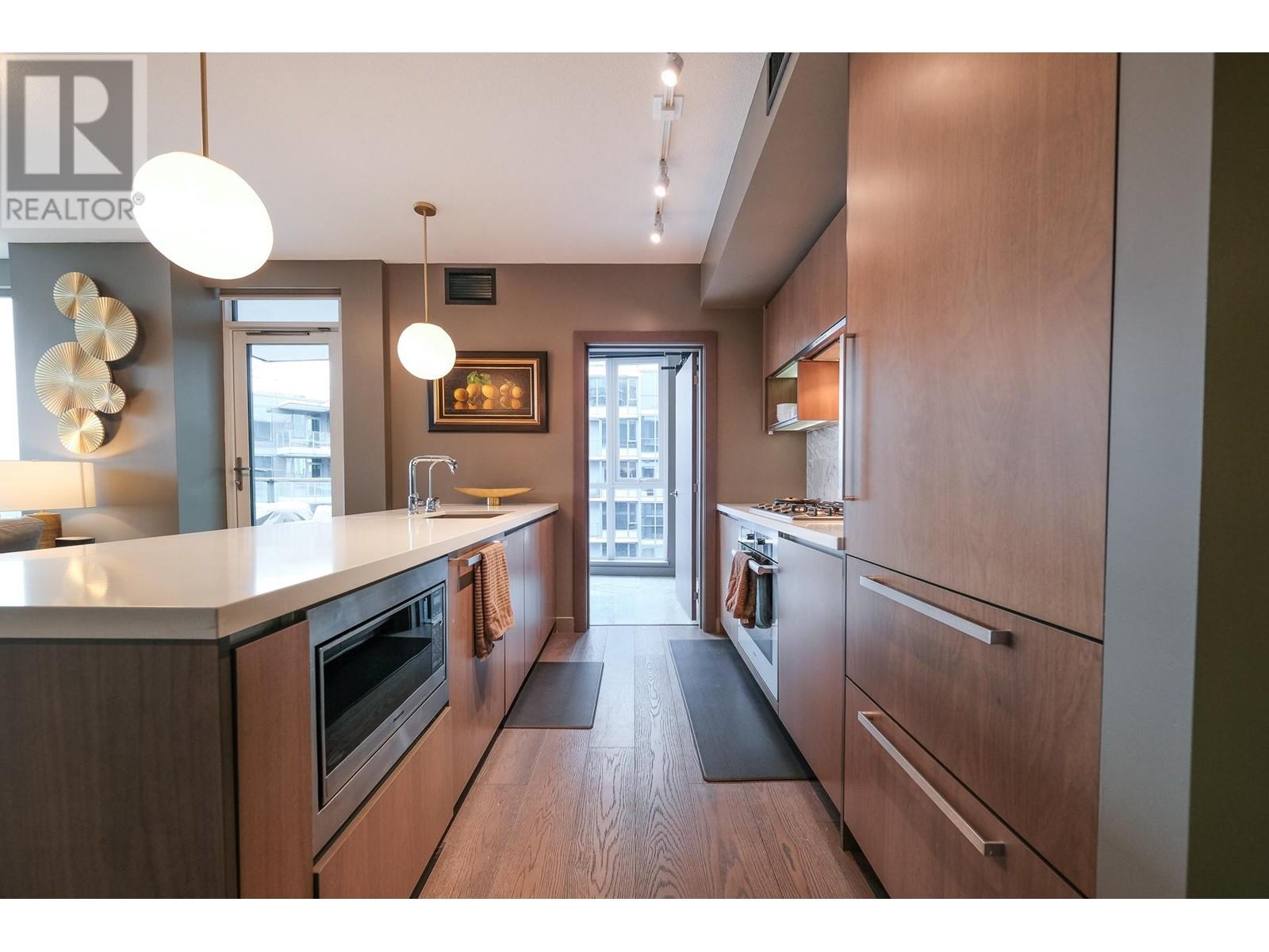 Listing Picture 10 of 40 : 1858 38 SMITHE STREET, Vancouver / 溫哥華 - 魯藝地產 Yvonne Lu Group - MLS Medallion Club Member