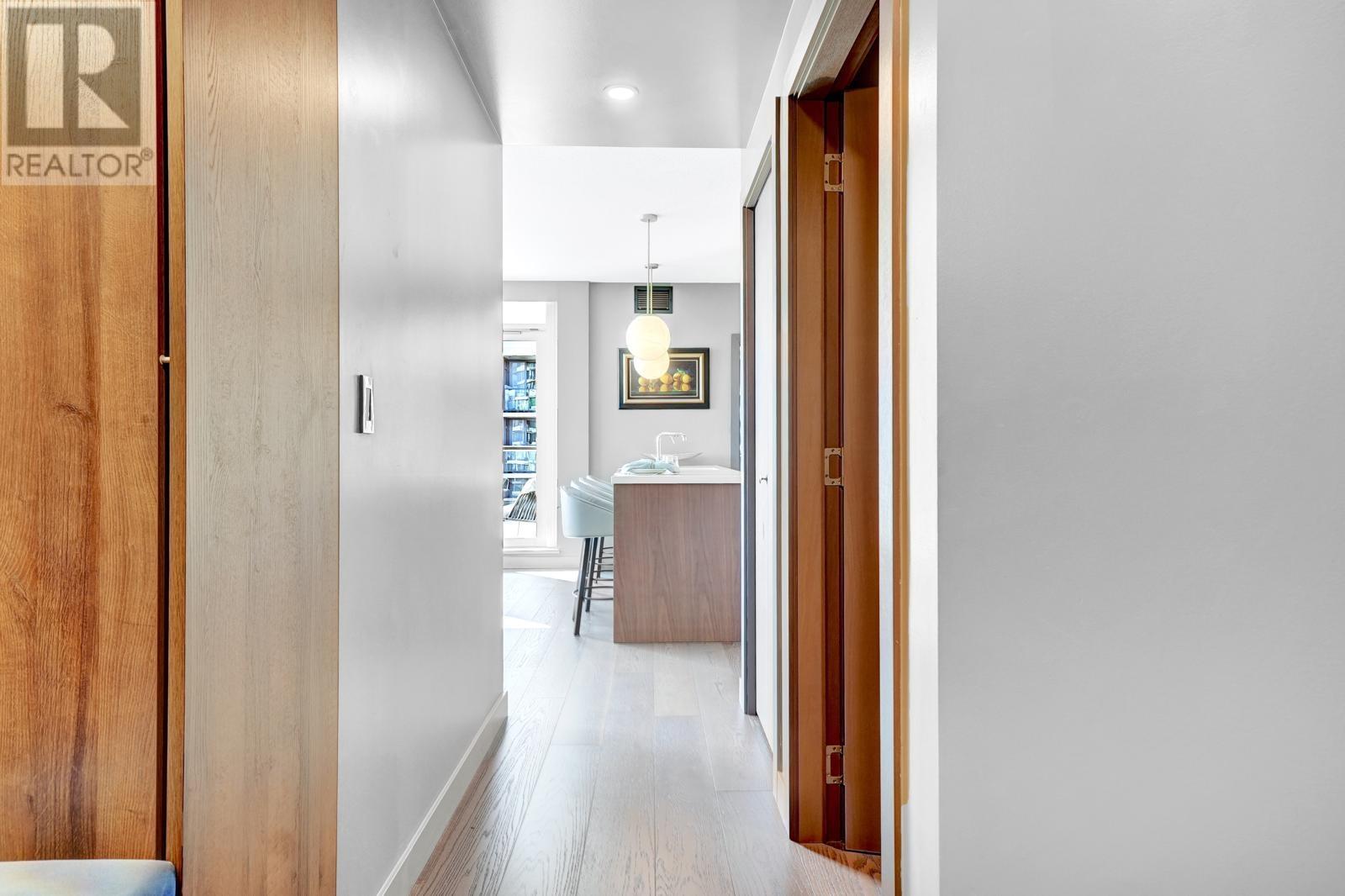 Listing Picture 4 of 40 : 1858 38 SMITHE STREET, Vancouver / 溫哥華 - 魯藝地產 Yvonne Lu Group - MLS Medallion Club Member