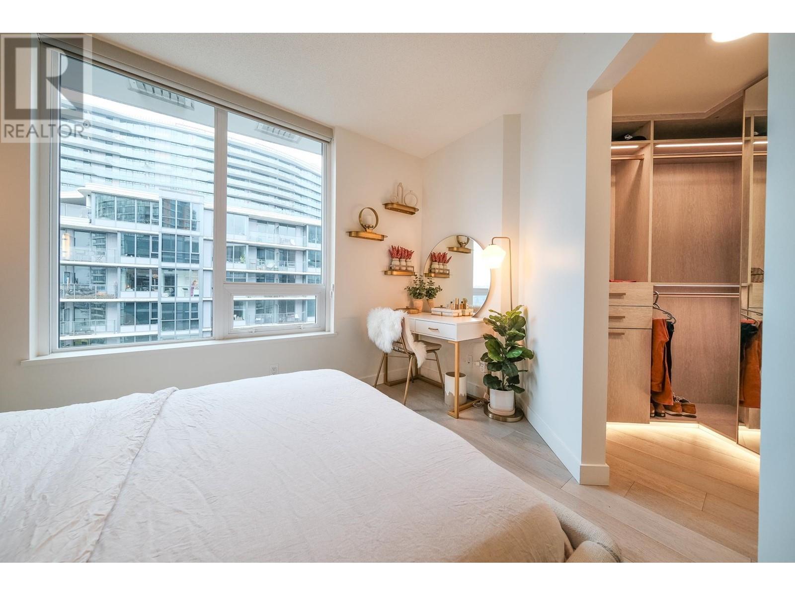 Listing Picture 18 of 40 : 1858 38 SMITHE STREET, Vancouver / 溫哥華 - 魯藝地產 Yvonne Lu Group - MLS Medallion Club Member