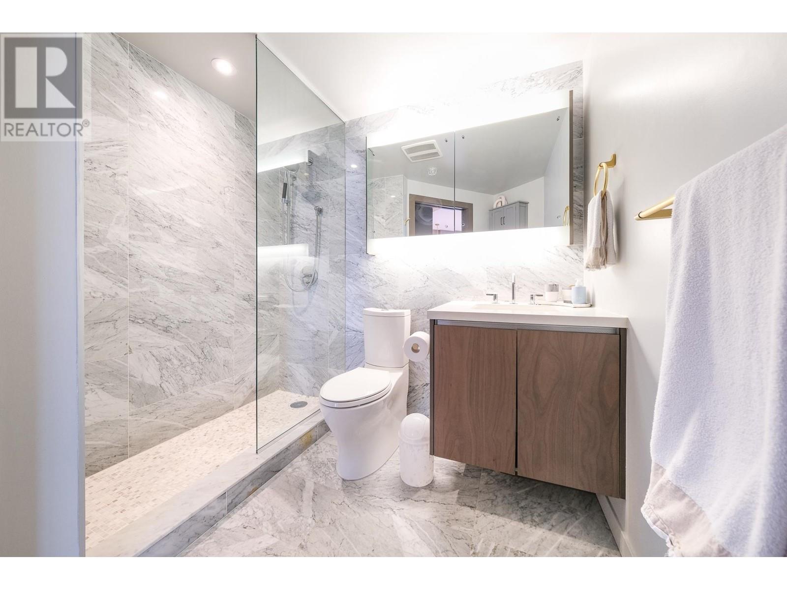 Listing Picture 21 of 40 : 1858 38 SMITHE STREET, Vancouver / 溫哥華 - 魯藝地產 Yvonne Lu Group - MLS Medallion Club Member