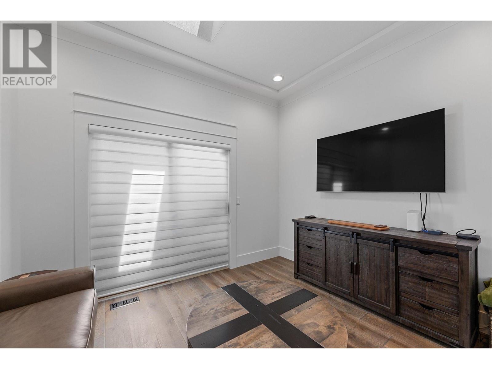Property at 4096 Lakeshore Road image 4