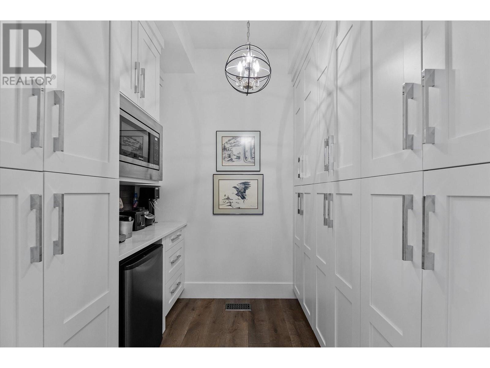 Property at 4096 Lakeshore Road image 5