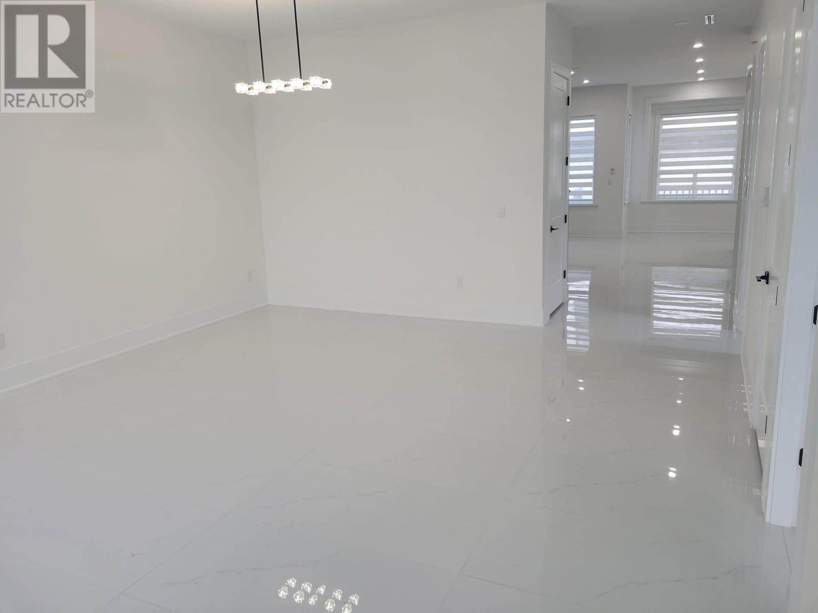 Listing Picture 4 of 6 : 6765 KITCHENER STREET, Burnaby / 本拿比 - 魯藝地產 Yvonne Lu Group - MLS Medallion Club Member