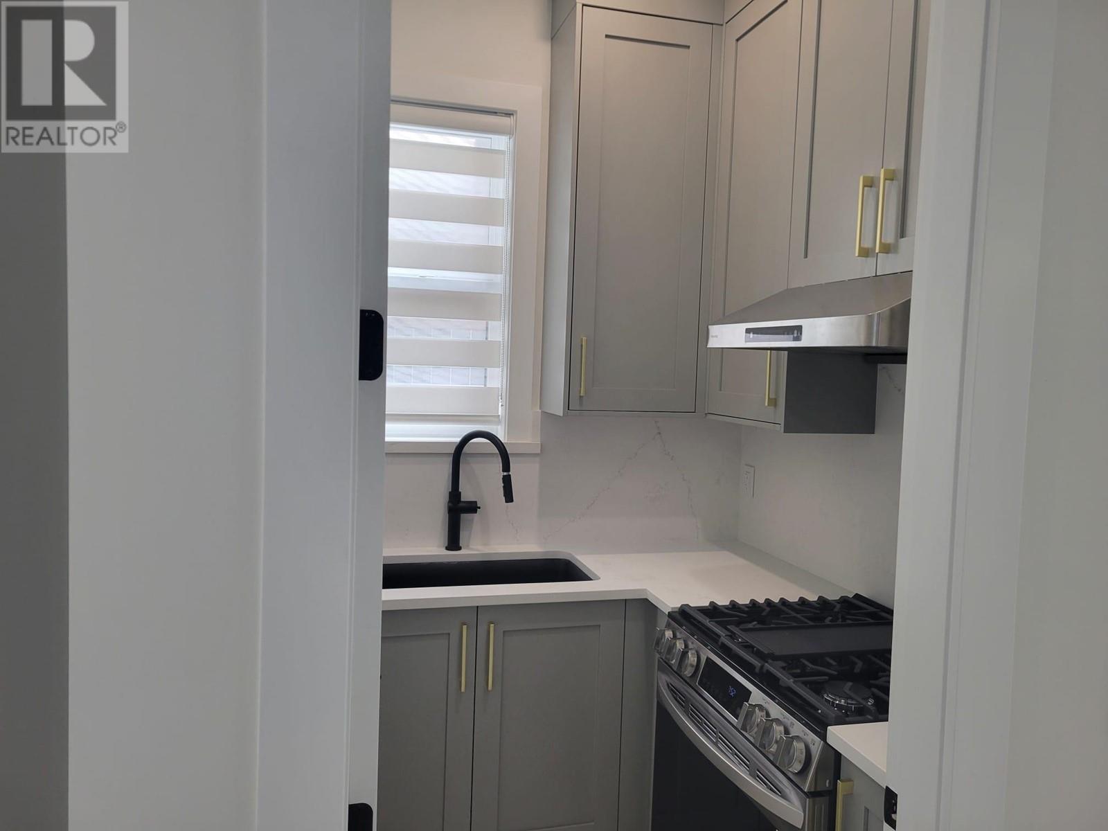 Listing Picture 5 of 6 : 6765 KITCHENER STREET, Burnaby / 本拿比 - 魯藝地產 Yvonne Lu Group - MLS Medallion Club Member