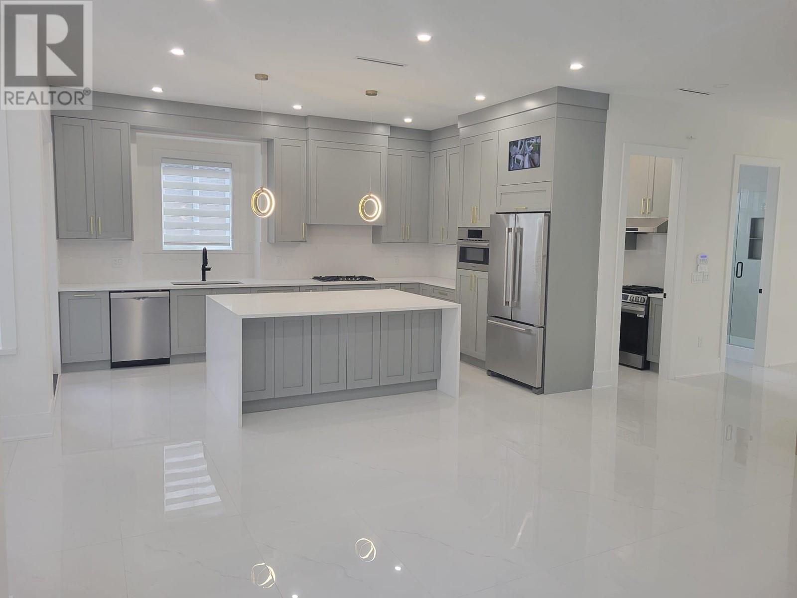 Listing Picture 2 of 6 : 6765 KITCHENER STREET, Burnaby / 本拿比 - 魯藝地產 Yvonne Lu Group - MLS Medallion Club Member