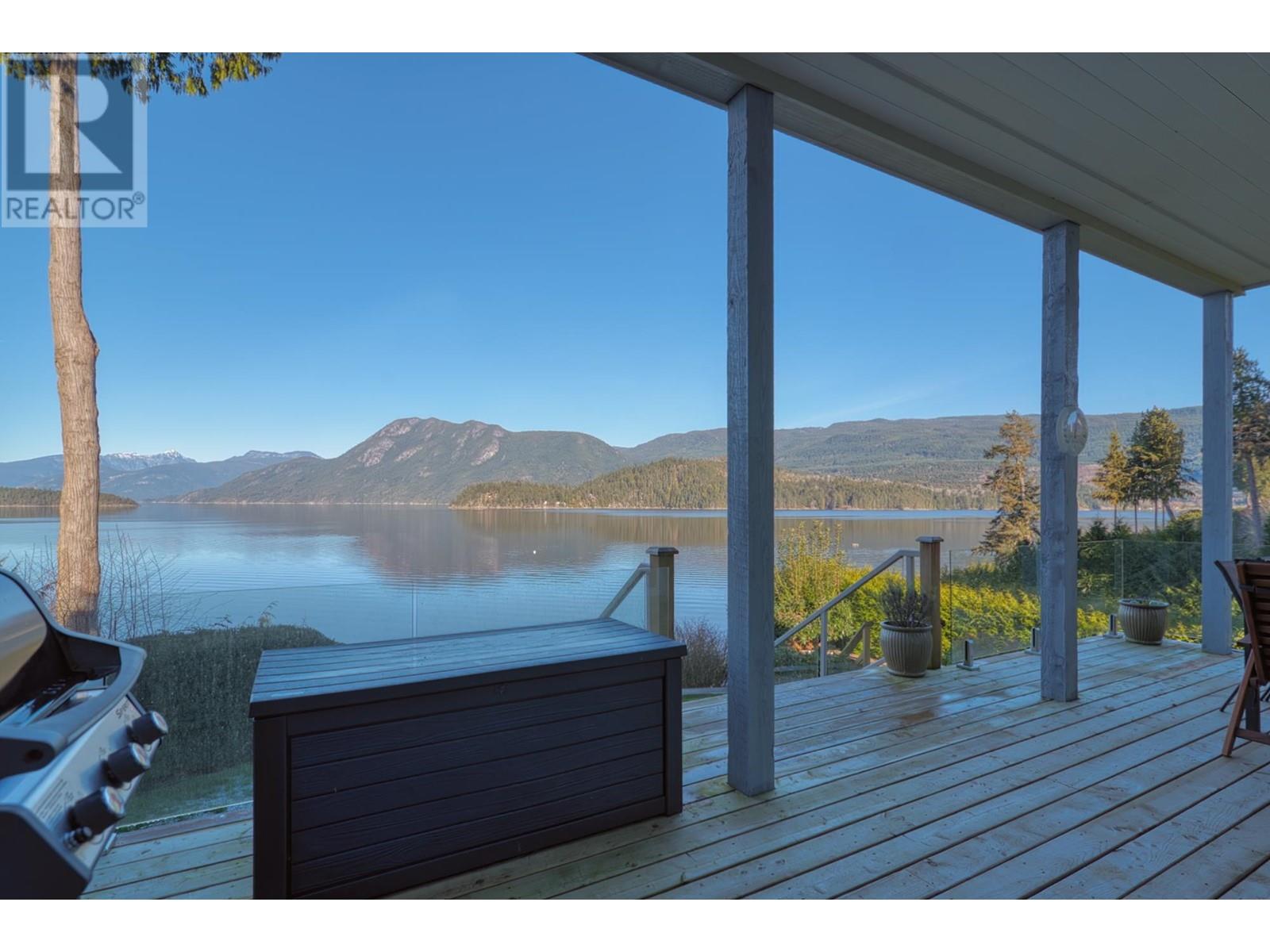 6560 N Gale Avenue, Sechelt, British Columbia  V7Z 0L1 - Photo 12 - R2970884