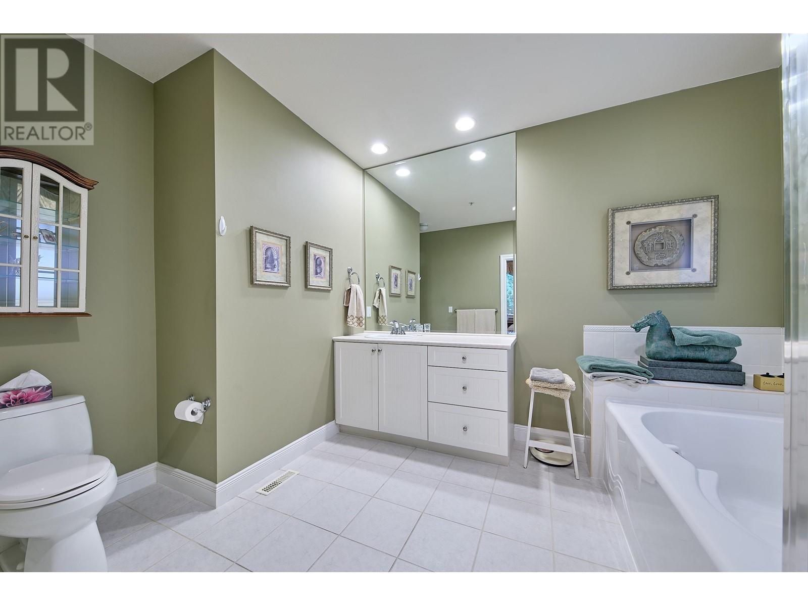 135 19639 Meadow Gardens Way, Pitt Meadows, British Columbia  V3Y 2T5 - Photo 18 - R2970887