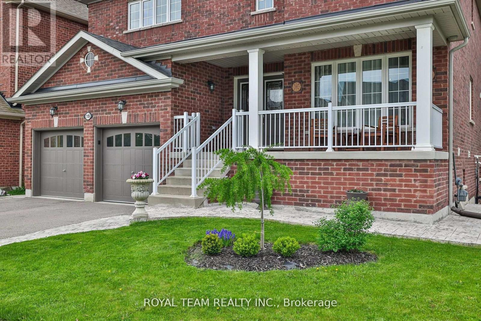Property at 19 RICHMOND PARK DRIVE image 2