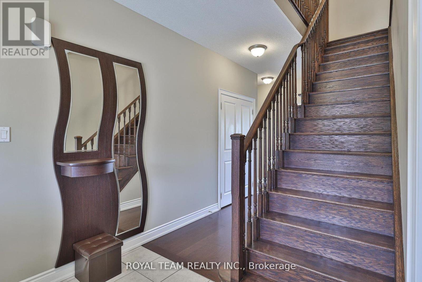 Property at 19 RICHMOND PARK DRIVE image 3