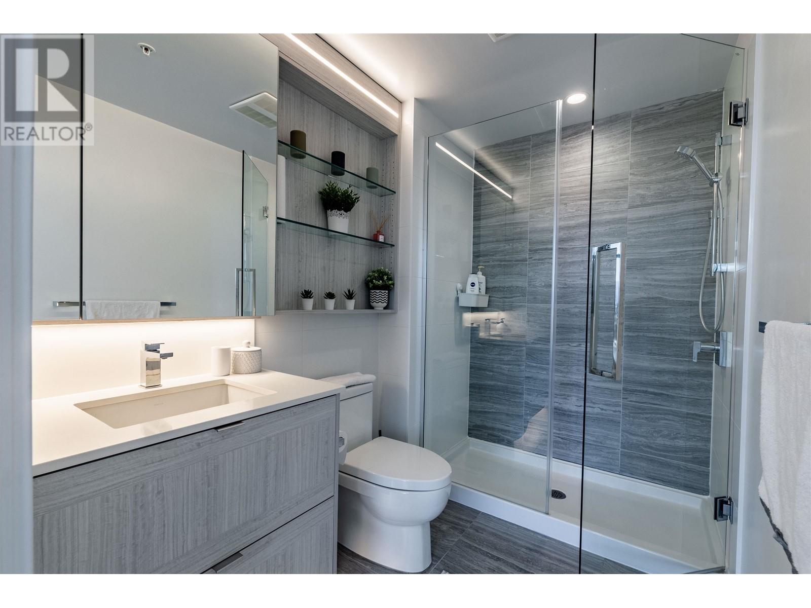 Listing Picture 12 of 28 : 2106 2351 BETA AVENUE, Burnaby / 本拿比 - 魯藝地產 Yvonne Lu Group - MLS Medallion Club Member