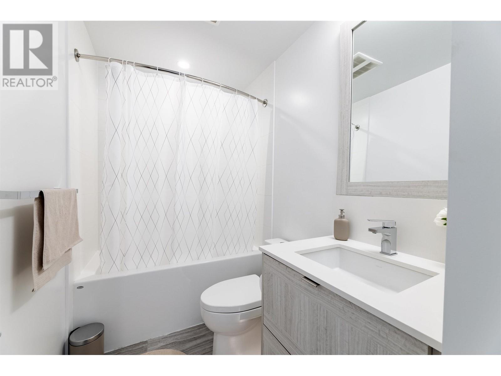 Listing Picture 15 of 28 : 2106 2351 BETA AVENUE, Burnaby / 本拿比 - 魯藝地產 Yvonne Lu Group - MLS Medallion Club Member