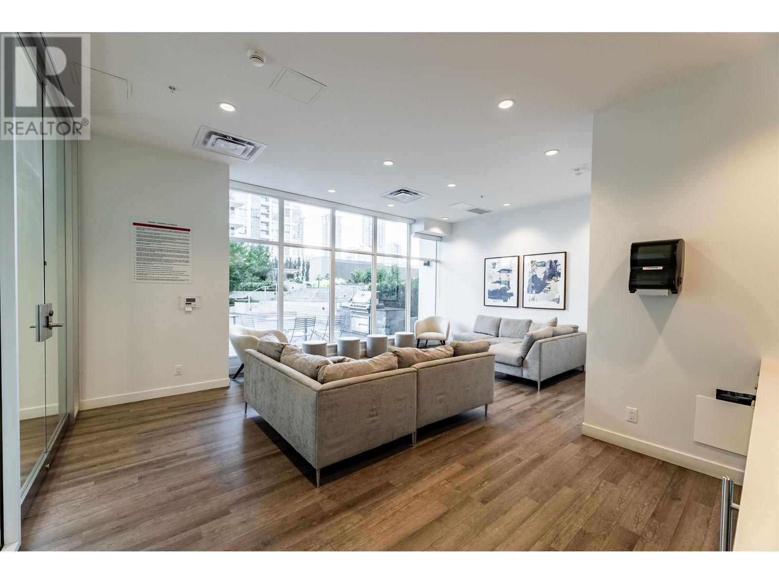 Listing Picture 18 of 28 : 2106 2351 BETA AVENUE, Burnaby / 本拿比 - 魯藝地產 Yvonne Lu Group - MLS Medallion Club Member