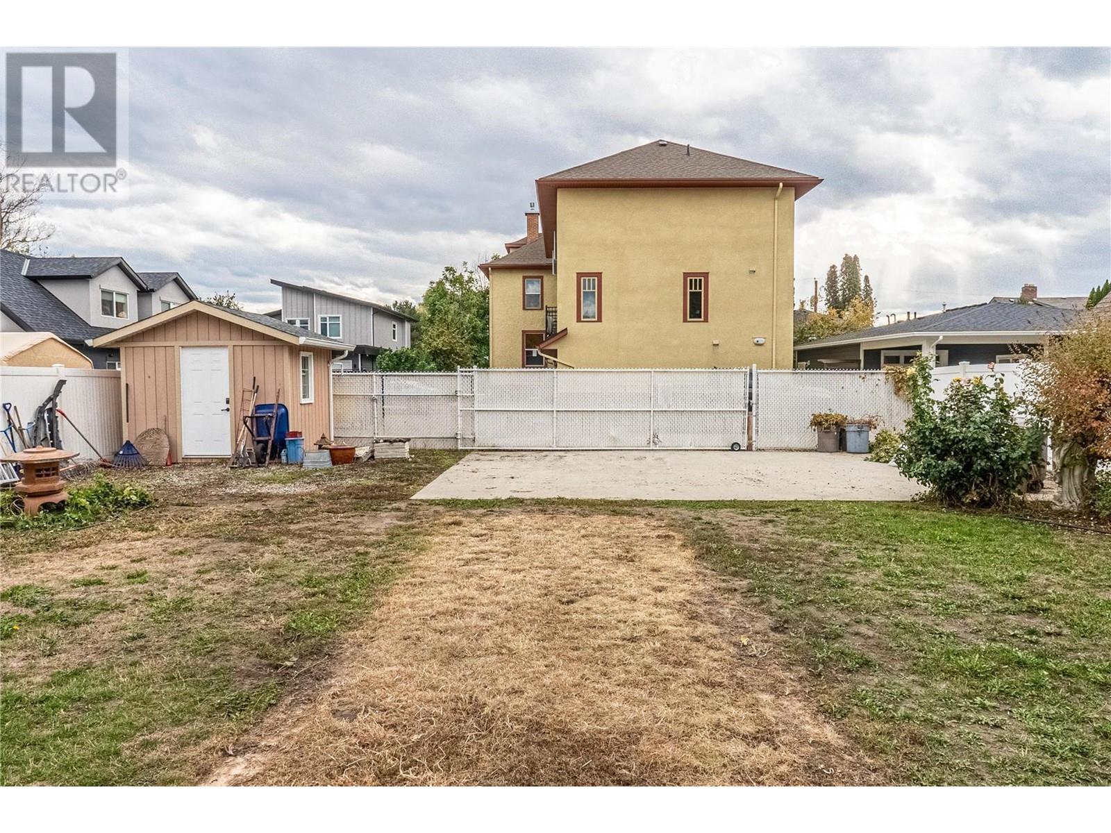 Property at 781 Sutherland Avenue image 3