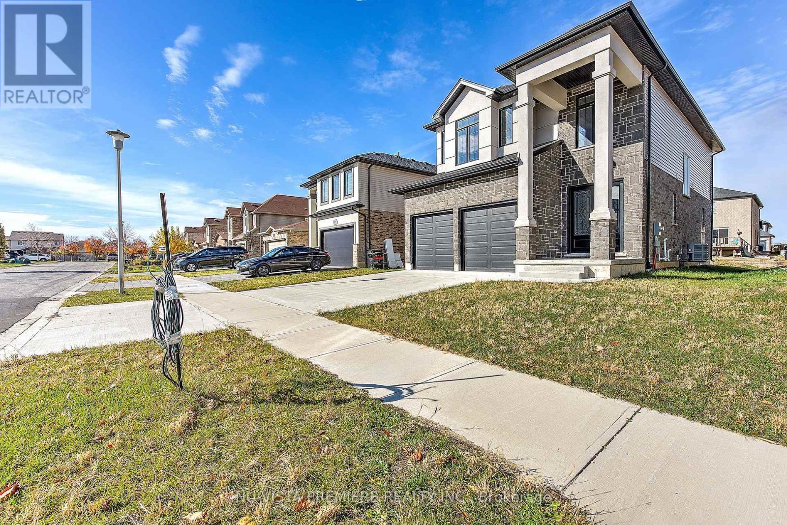 Property at 2916 LEMIEUX WALK image 3