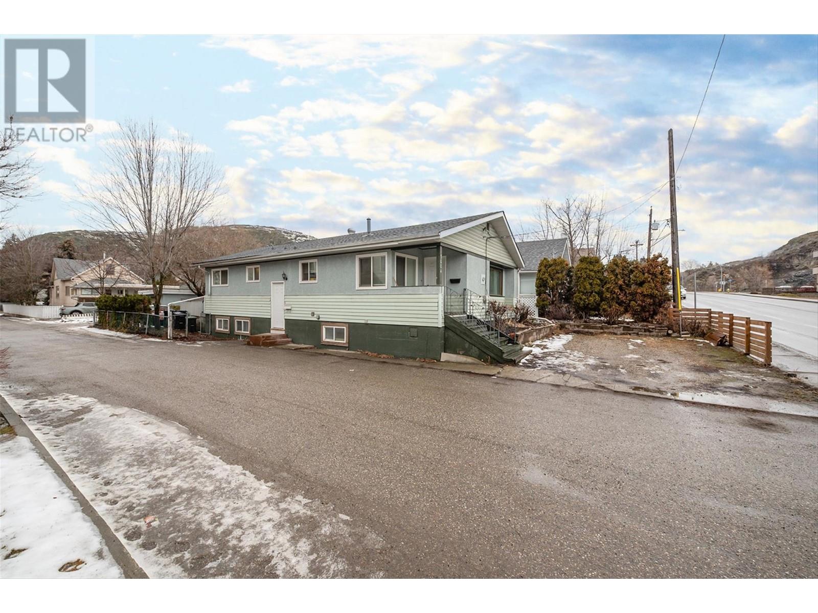 Property at 3004 37 Street image 3