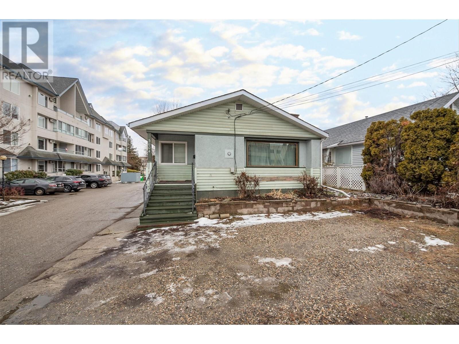 Property at 3004 37 Street image 2