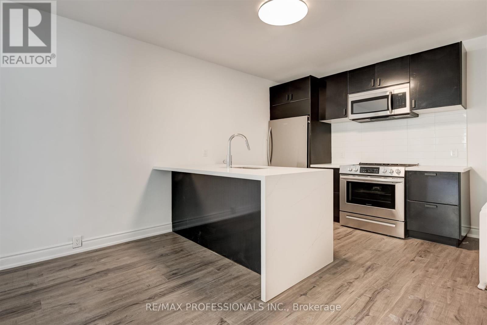 636 Runnymede Road, Toronto, Ontario  M6S 3A2 - Photo 6 - W11989710