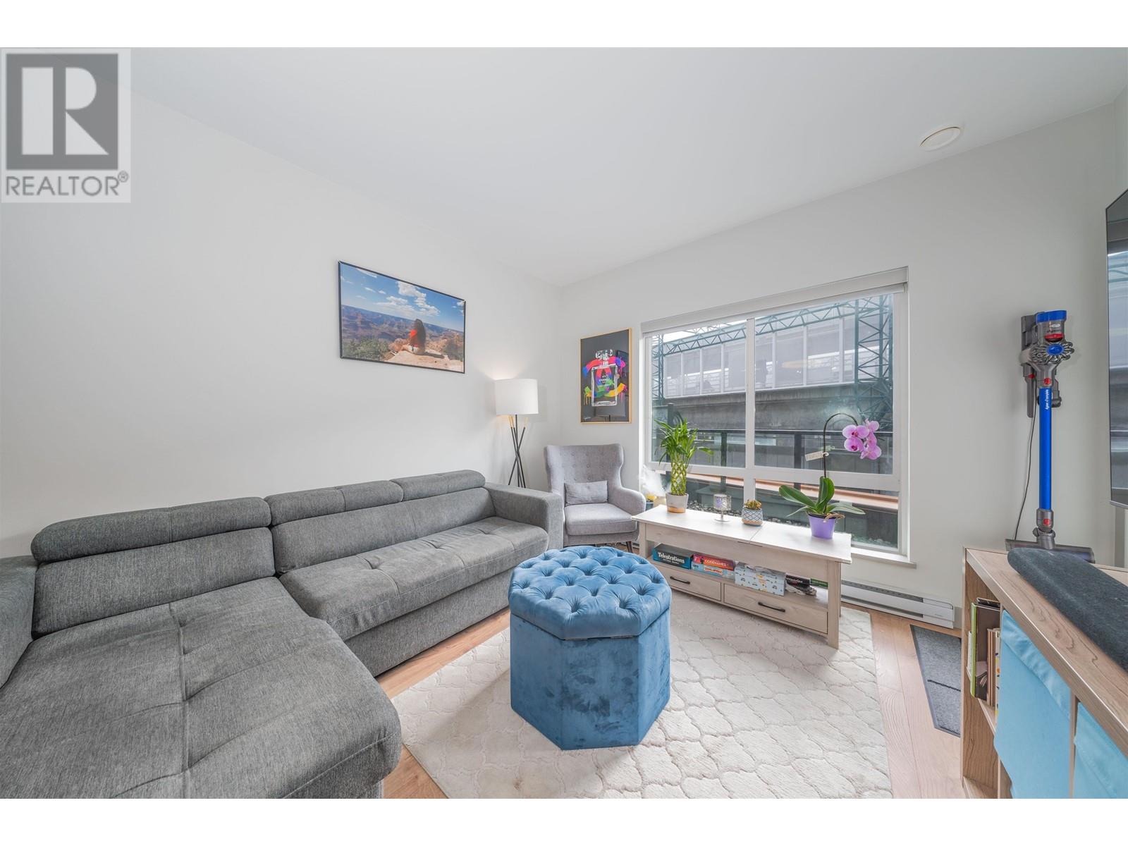 Listing Picture 4 of 22 : 201 6968 ROYAL OAK AVENUE, Burnaby / 本拿比 - 魯藝地產 Yvonne Lu Group - MLS Medallion Club Member