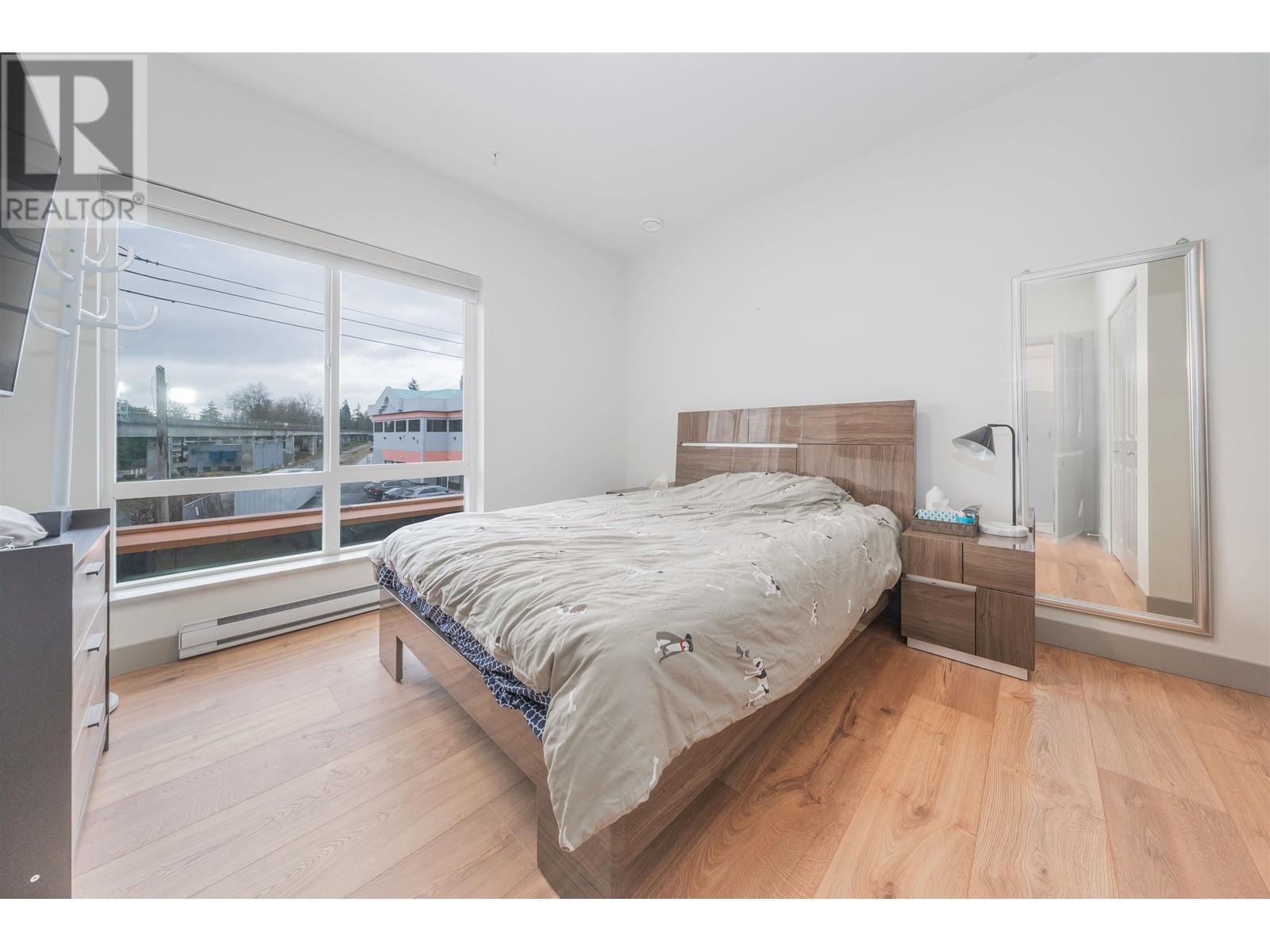 Listing Picture 10 of 22 : 201 6968 ROYAL OAK AVENUE, Burnaby / 本拿比 - 魯藝地產 Yvonne Lu Group - MLS Medallion Club Member