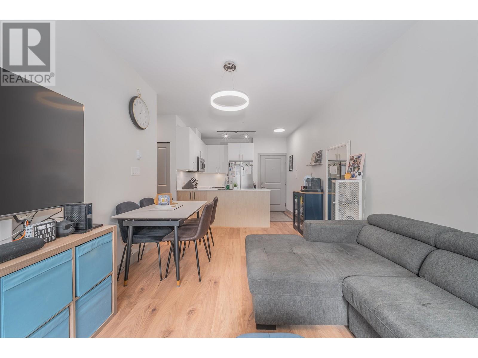 Listing Picture 6 of 22 : 201 6968 ROYAL OAK AVENUE, Burnaby / 本拿比 - 魯藝地產 Yvonne Lu Group - MLS Medallion Club Member