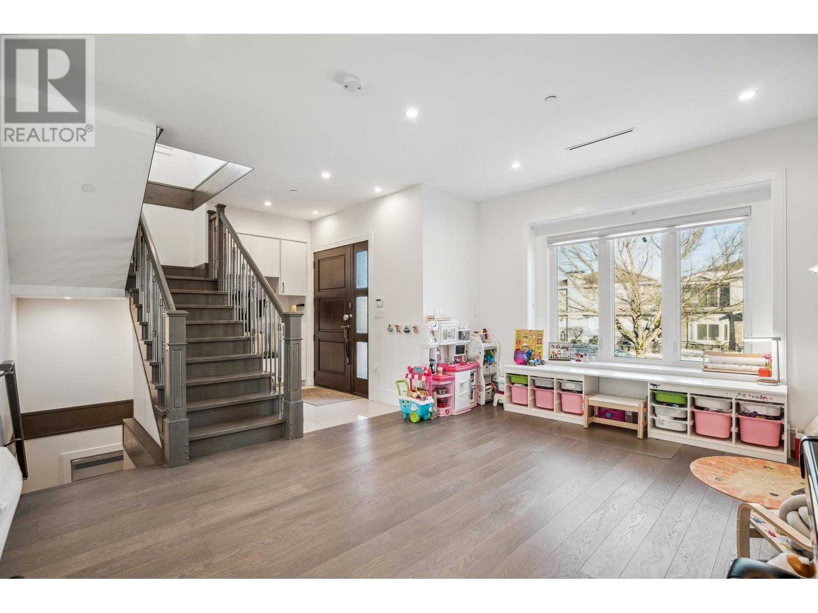 Property at 3510 E 25TH AVENUE image 3