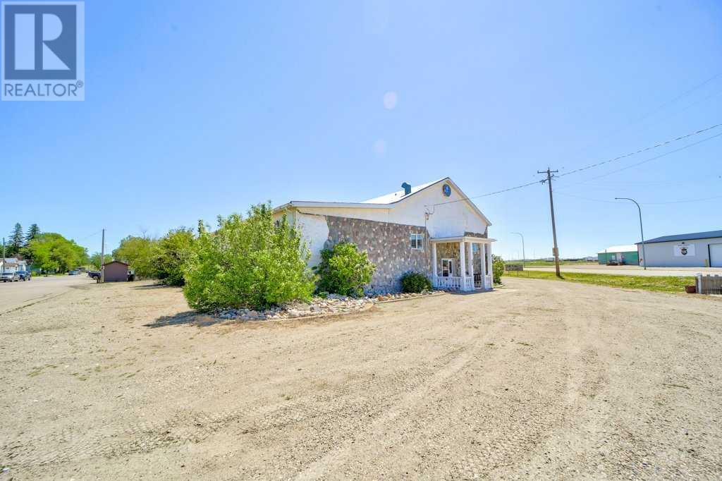 208 Railway Street Se, Milk River, Alberta  T0K 1M0 - Photo 2 - A2192041