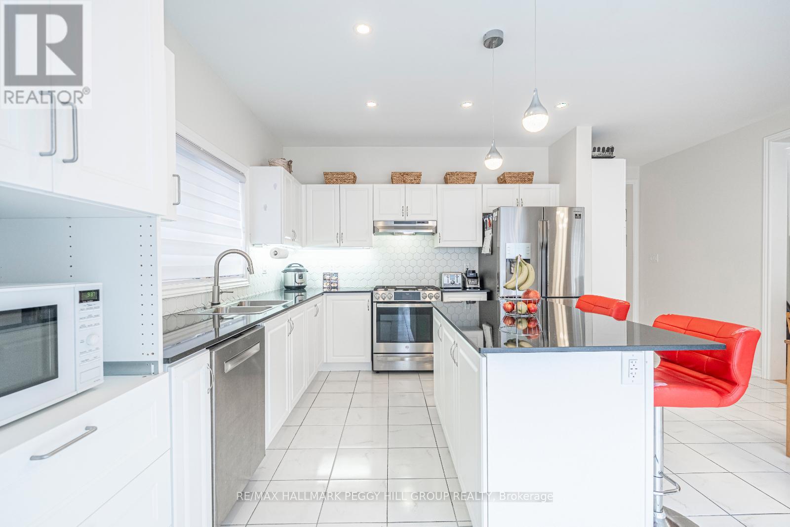 Property at 3 CYPRESS POINT STREET image 4