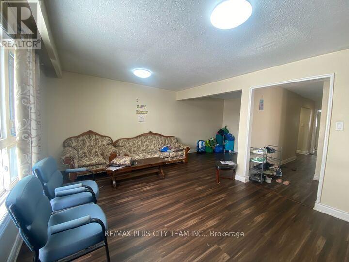 Upper - 7268 Redfox Road, Mississauga, Ontario  L4T 2L8 - Photo 2 - W11989858