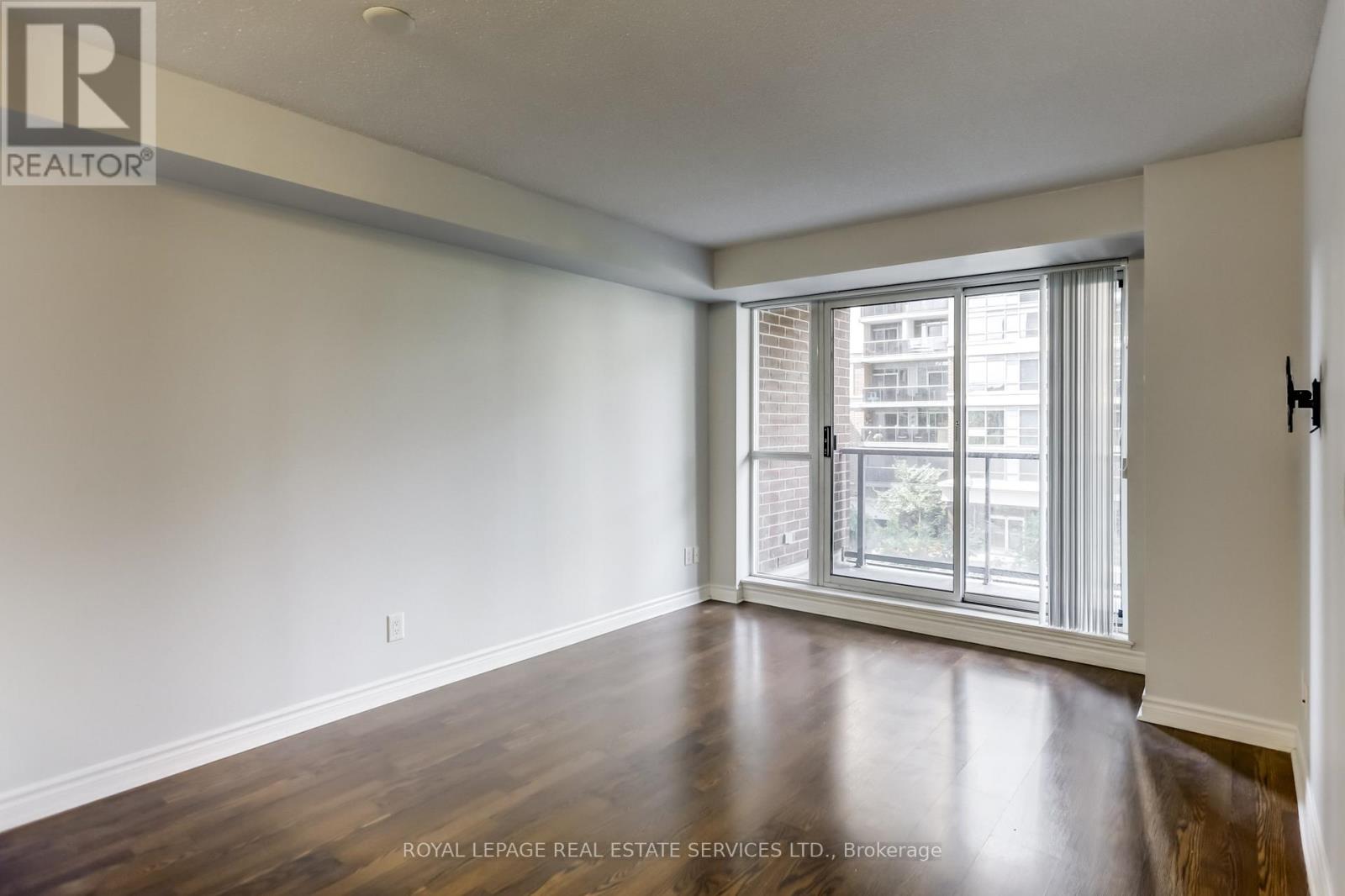 305 - 5 Michael Power Place, Toronto, Ontario  M9A 0A3 - Photo 6 - W11989897