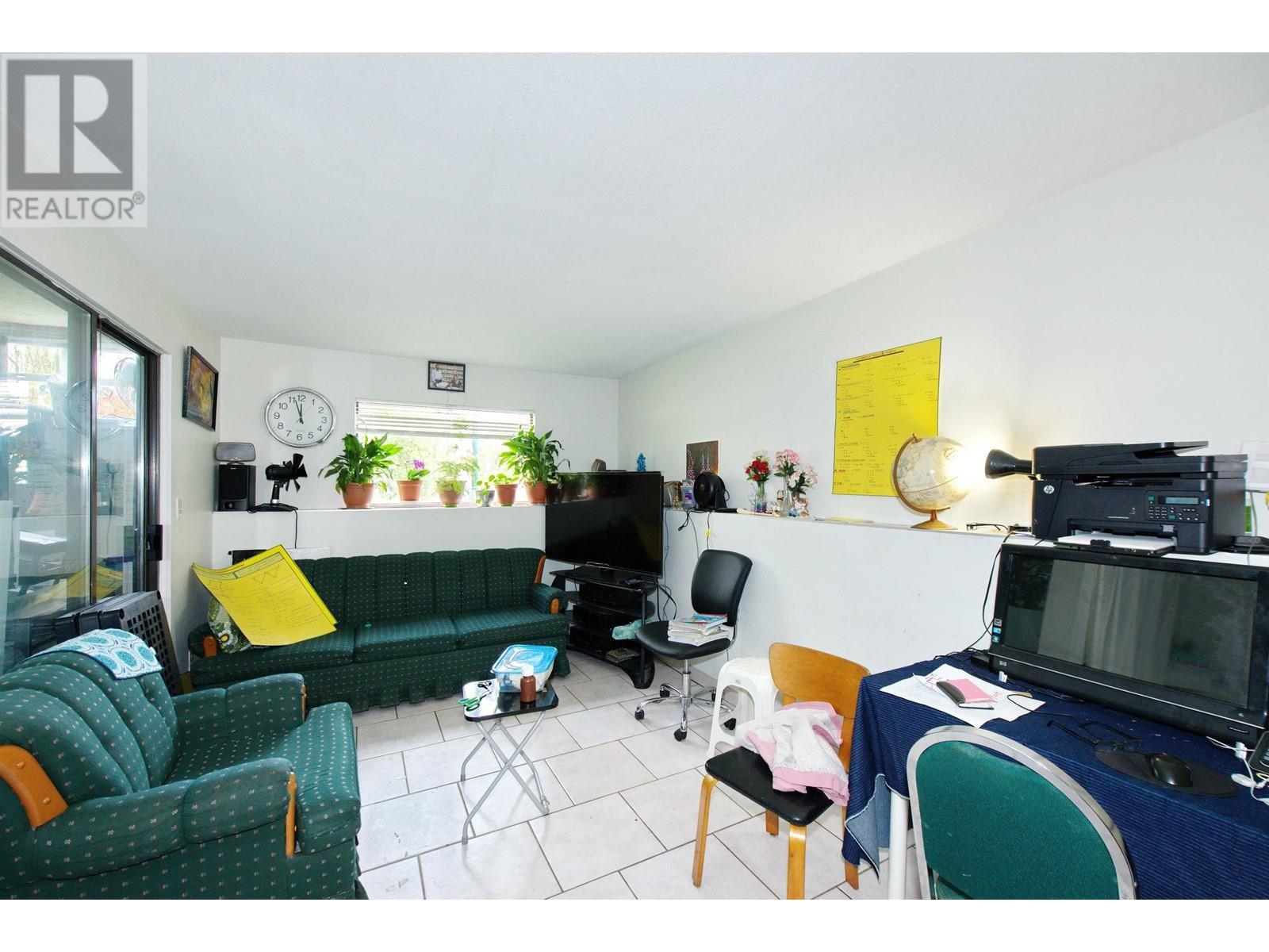 10 856 E Broadway, Vancouver, British Columbia  V5T 1Y1 - Photo 2 - R2970752