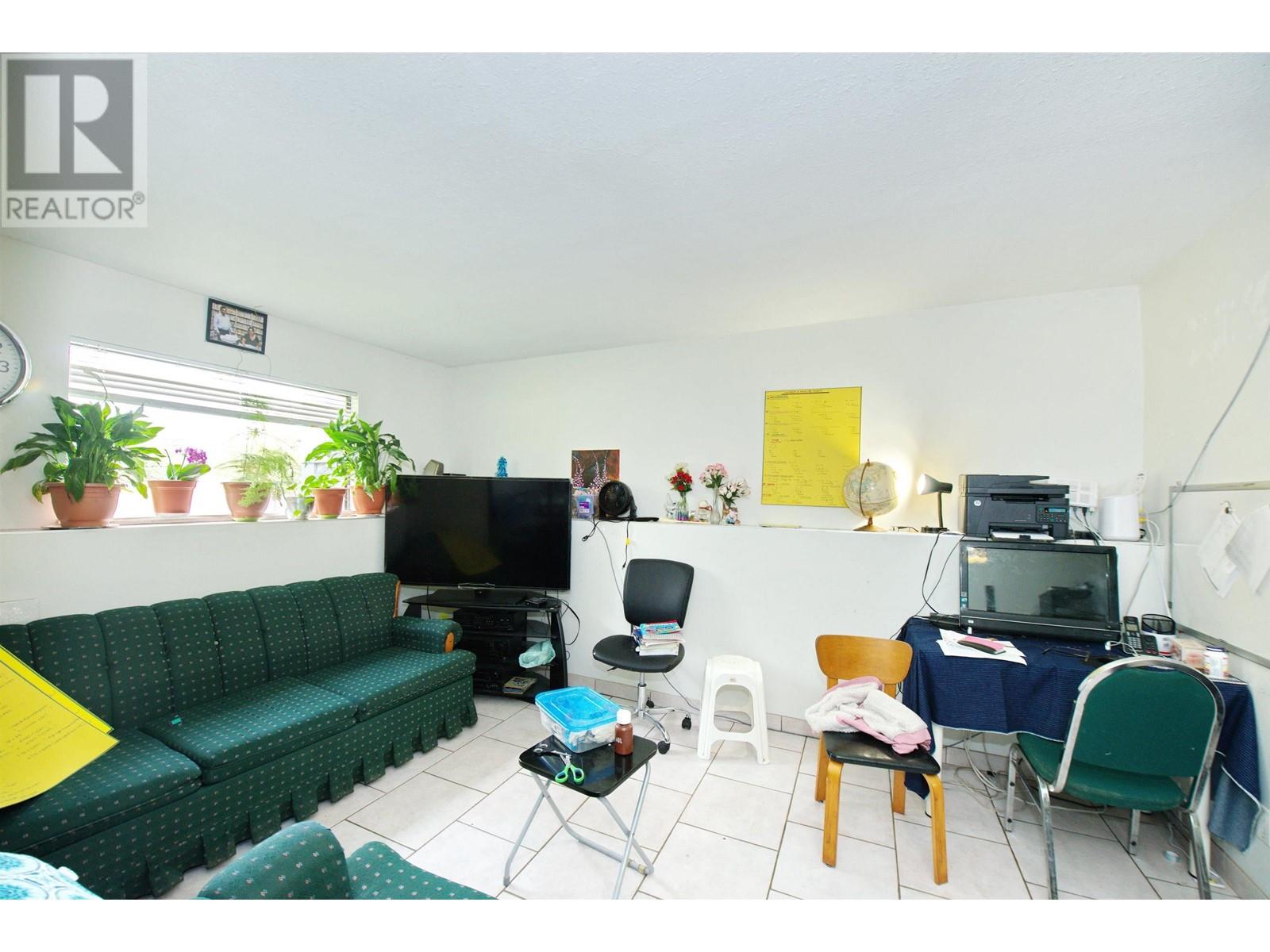10 856 E Broadway, Vancouver, British Columbia  V5T 1Y1 - Photo 3 - R2970752