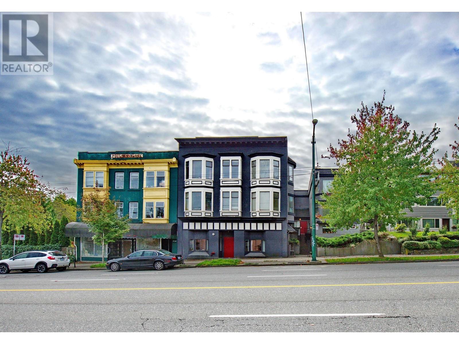 10 856 E Broadway, Vancouver, British Columbia  V5T 1Y1 - Photo 1 - R2970752