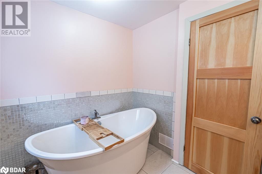 2015 Ridge Road W, Oro-Medonte, Ontario  L0L 2L0 - Photo 15 - 40697627