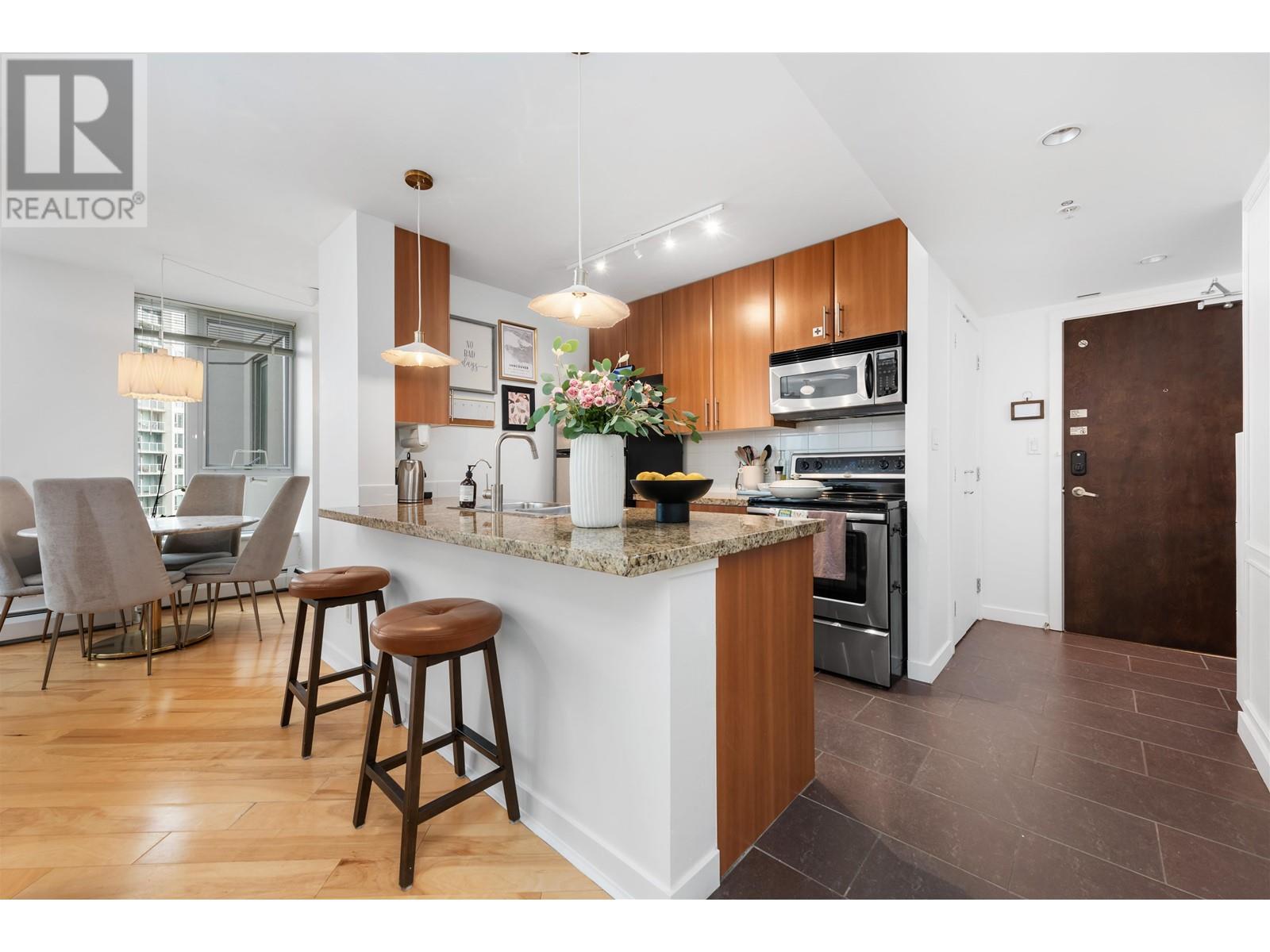 707 58 Keefer Place, Vancouver, British Columbia  V6B 0B8 - Photo 2 - R2970996