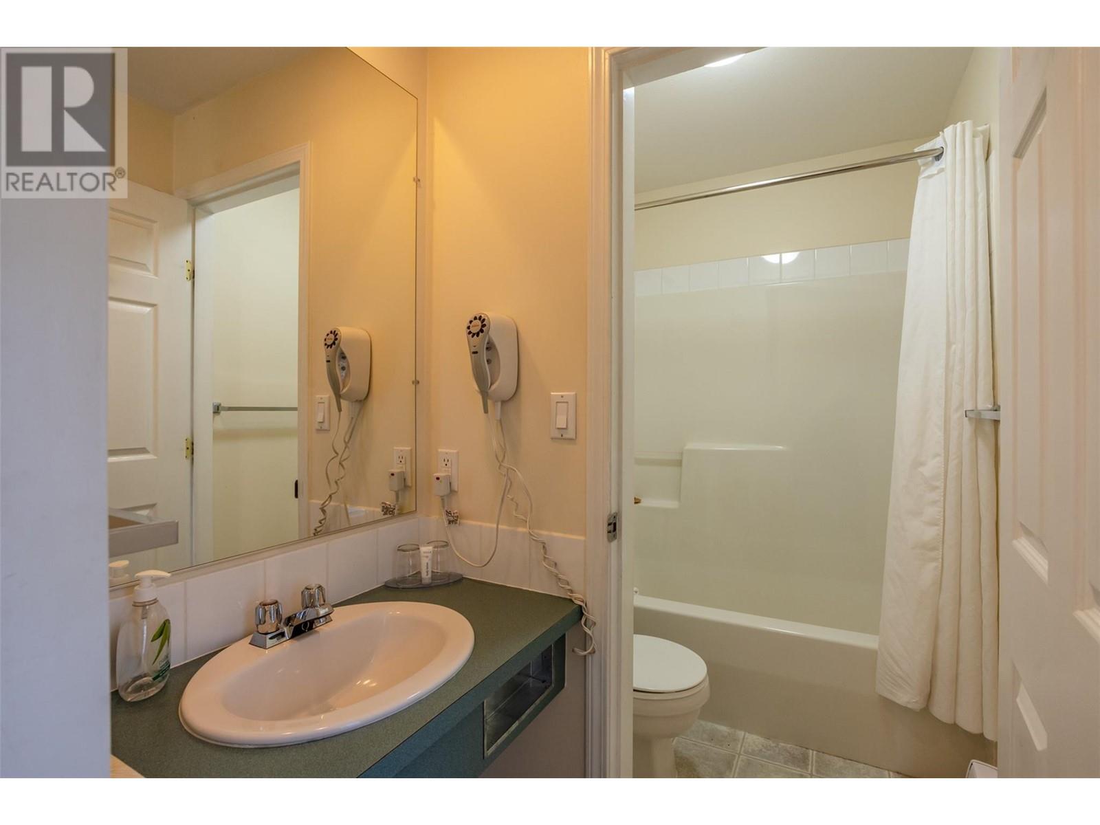 6203 Willow Avenue Summerland Photo 13