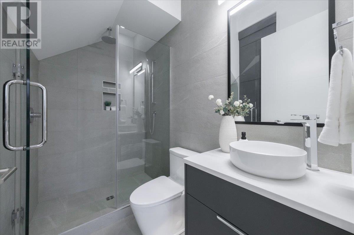 Listing Picture 11 of 23 : 1 2750 E 5TH AVENUE, Vancouver / 溫哥華 - 魯藝地產 Yvonne Lu Group - MLS Medallion Club Member