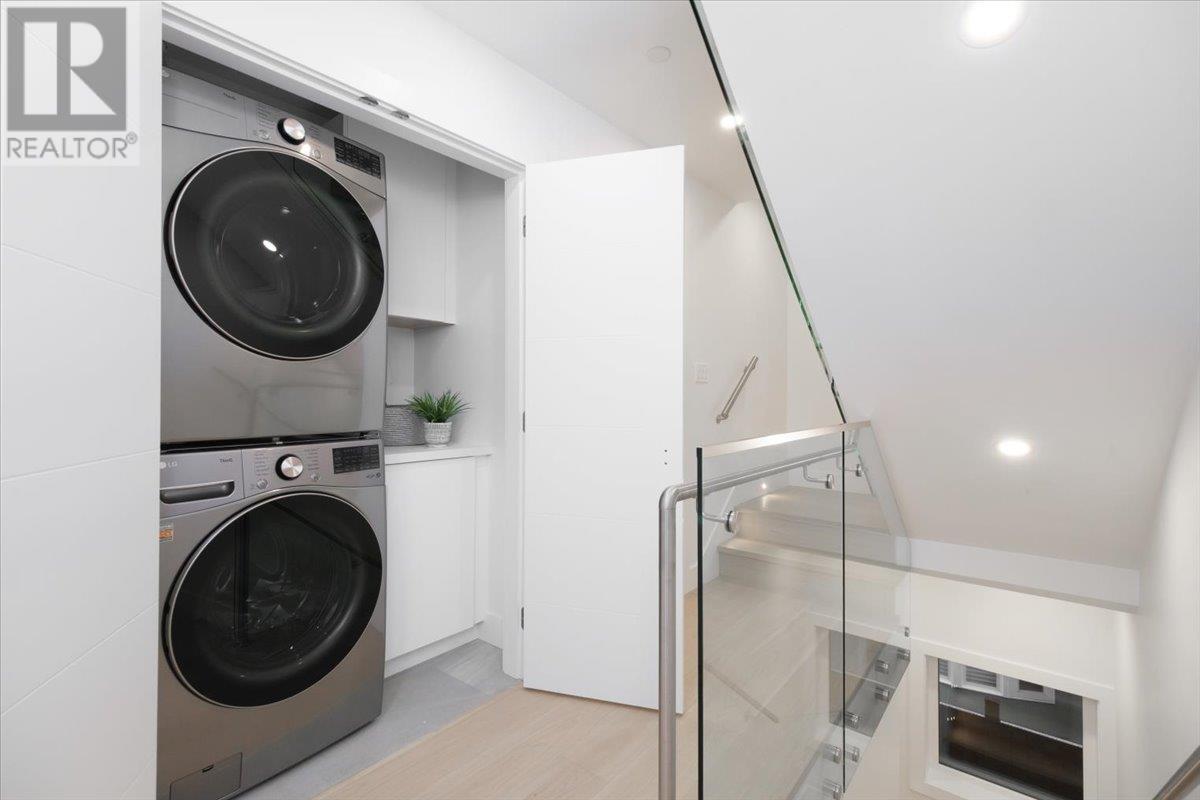 Listing Picture 12 of 23 : 1 2750 E 5TH AVENUE, Vancouver / 溫哥華 - 魯藝地產 Yvonne Lu Group - MLS Medallion Club Member