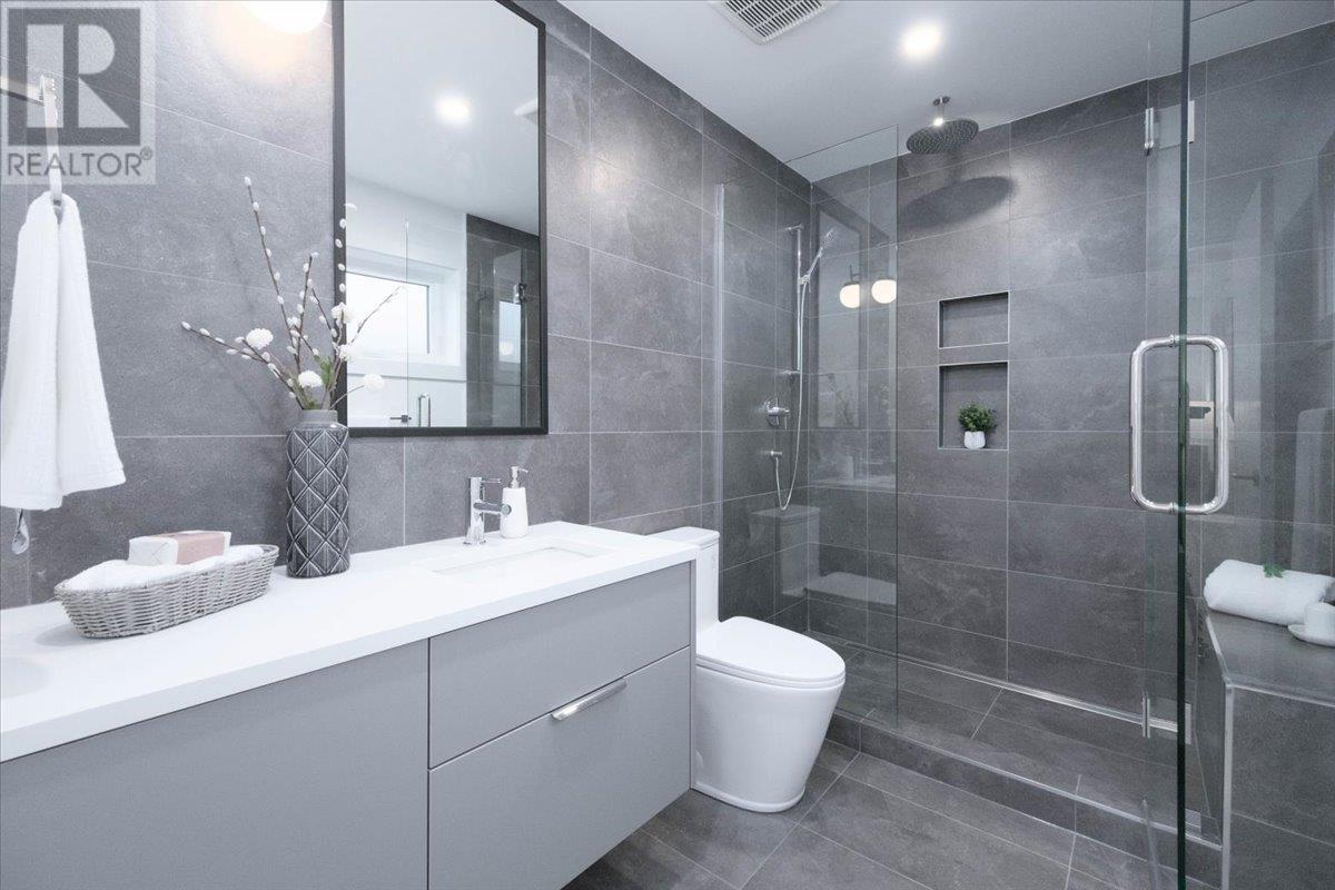 Listing Picture 15 of 23 : 1 2750 E 5TH AVENUE, Vancouver / 溫哥華 - 魯藝地產 Yvonne Lu Group - MLS Medallion Club Member