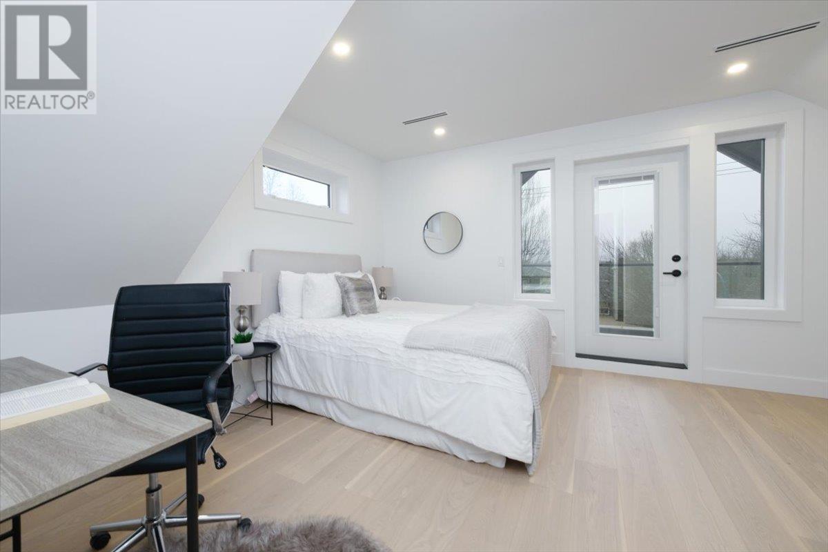 Listing Picture 19 of 23 : 1 2750 E 5TH AVENUE, Vancouver / 溫哥華 - 魯藝地產 Yvonne Lu Group - MLS Medallion Club Member