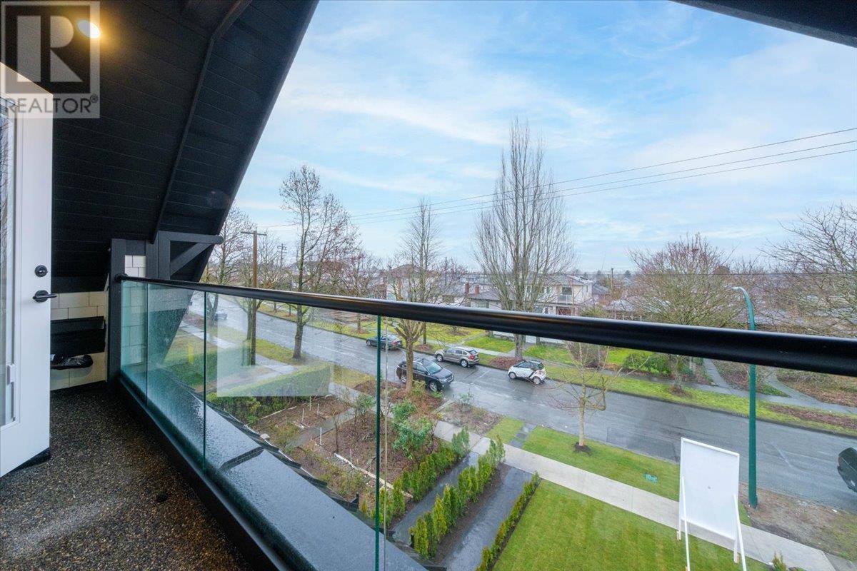 Listing Picture 23 of 23 : 1 2750 E 5TH AVENUE, Vancouver / 溫哥華 - 魯藝地產 Yvonne Lu Group - MLS Medallion Club Member