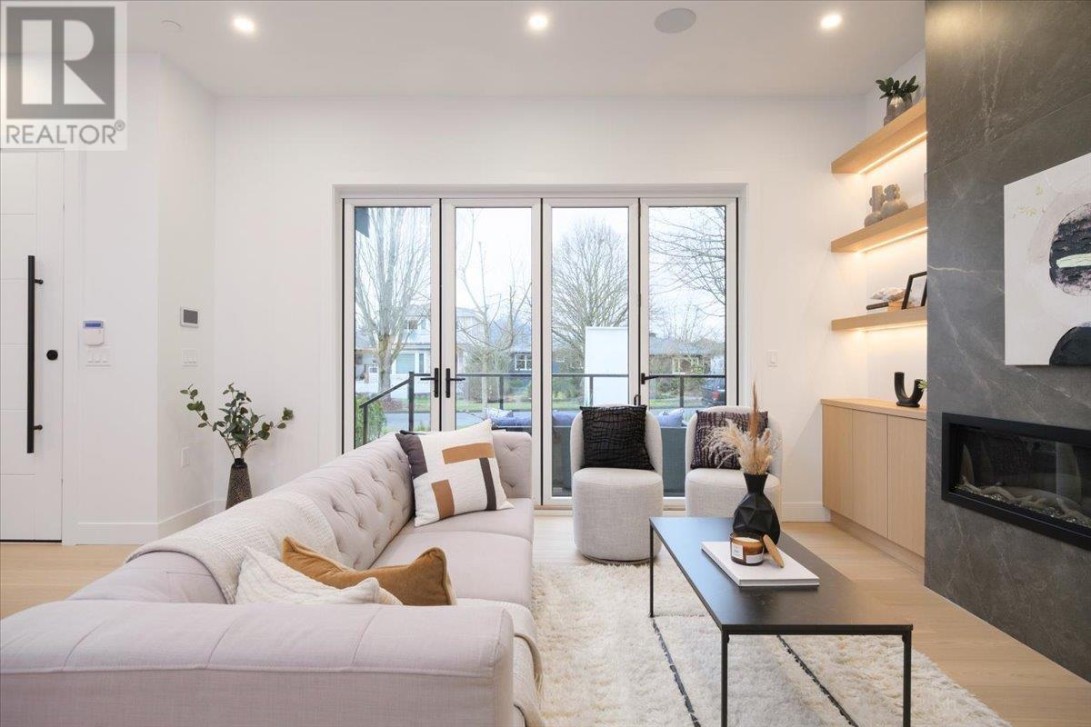 Listing Picture 3 of 23 : 1 2750 E 5TH AVENUE, Vancouver / 溫哥華 - 魯藝地產 Yvonne Lu Group - MLS Medallion Club Member