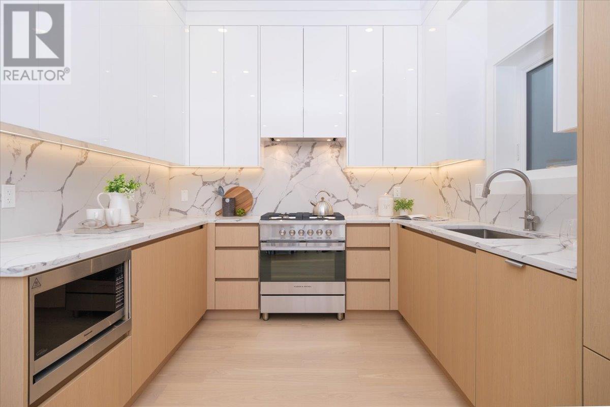 Listing Picture 7 of 23 : 1 2750 E 5TH AVENUE, Vancouver / 溫哥華 - 魯藝地產 Yvonne Lu Group - MLS Medallion Club Member