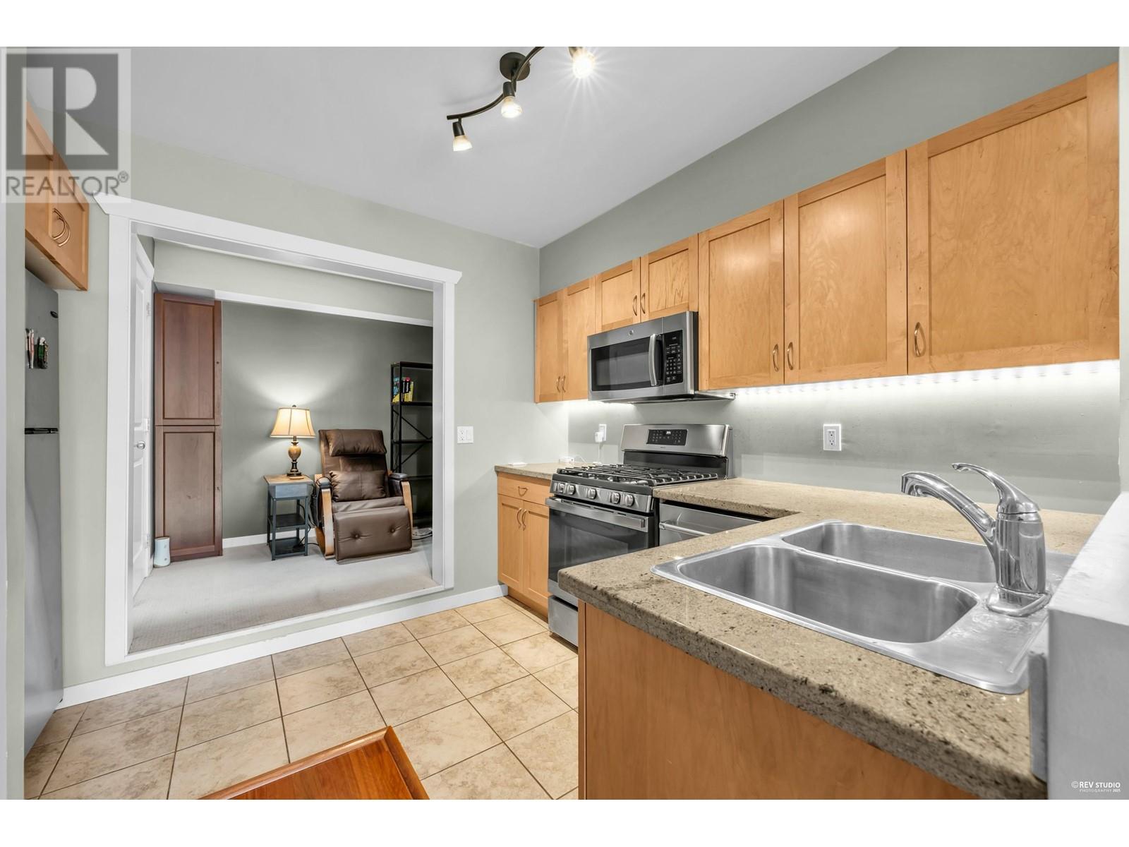 Listing Picture 7 of 39 : 30 638 W 6TH AVENUE, Vancouver / 溫哥華 - 魯藝地產 Yvonne Lu Group - MLS Medallion Club Member