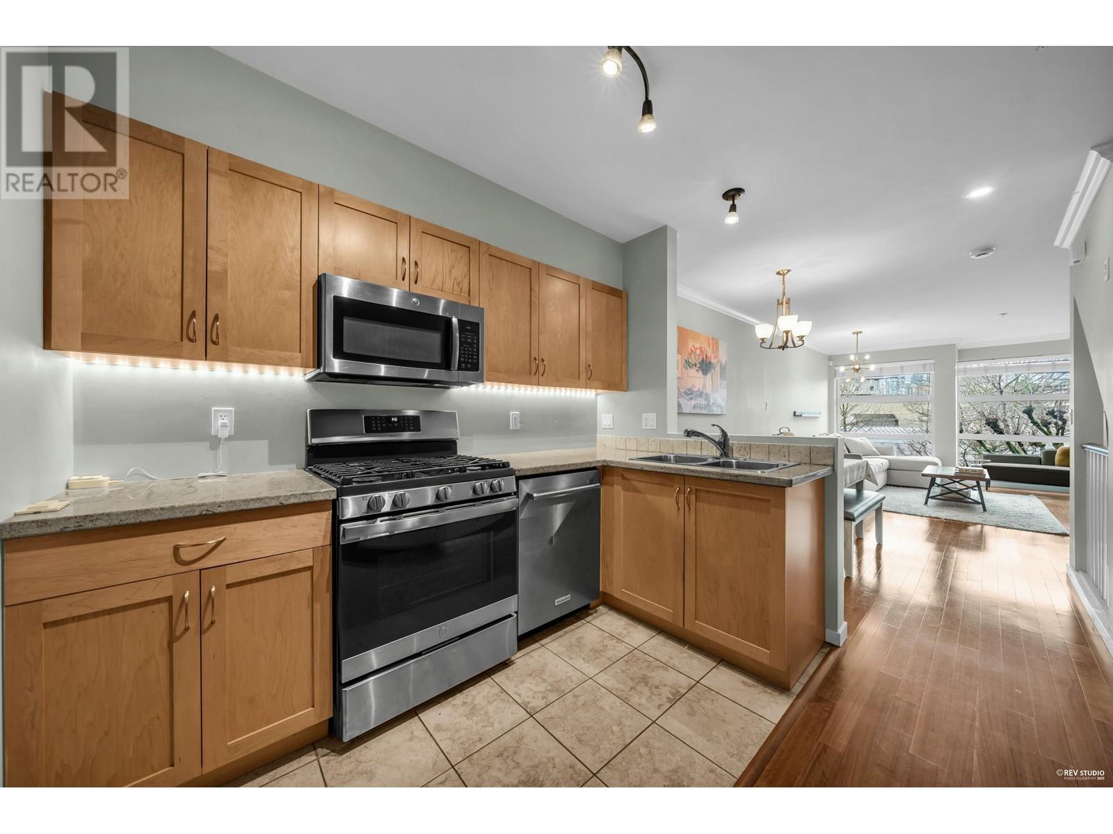 Listing Picture 8 of 39 : 30 638 W 6TH AVENUE, Vancouver / 溫哥華 - 魯藝地產 Yvonne Lu Group - MLS Medallion Club Member