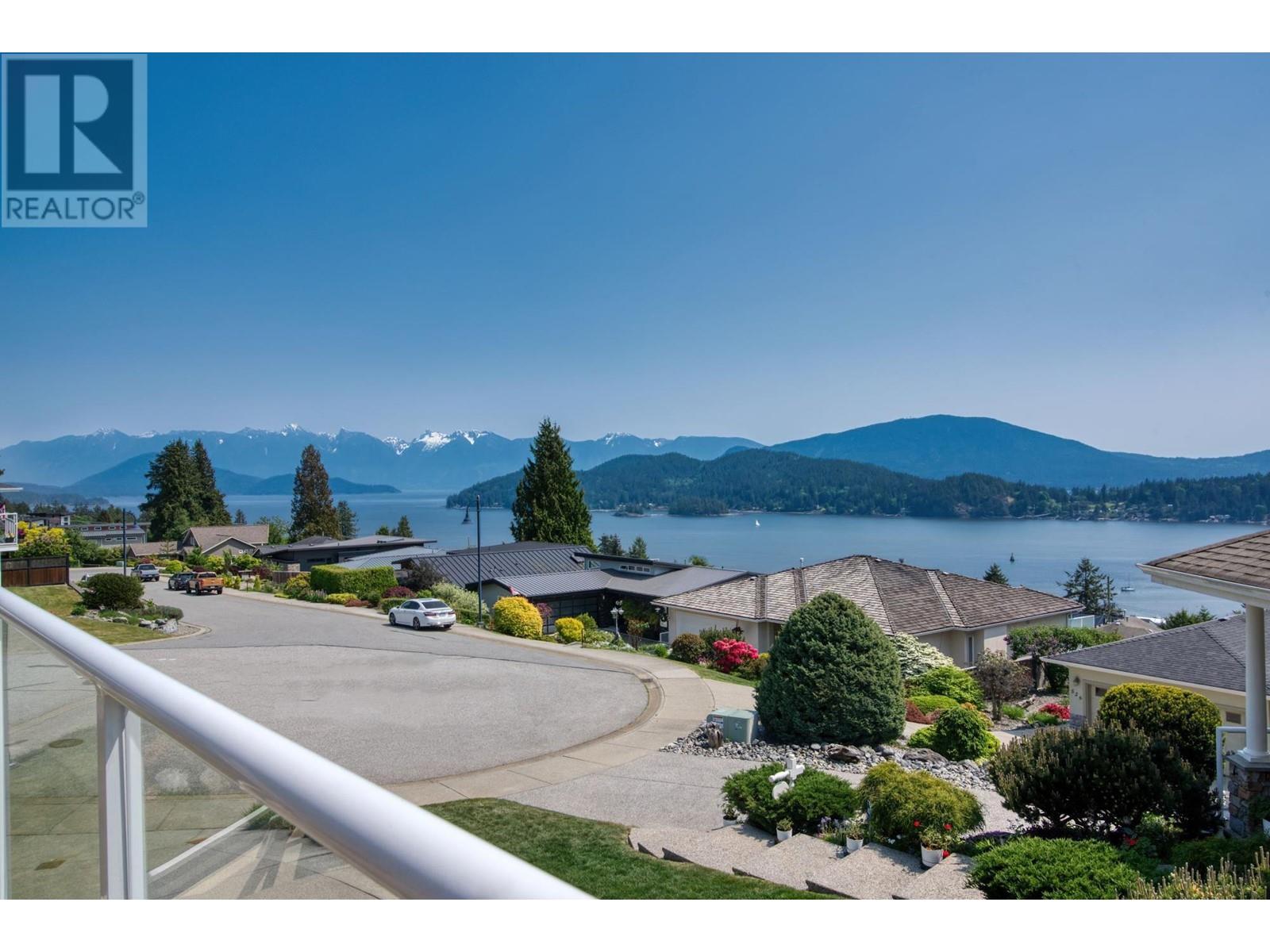 535 Spyglass Place, Gibsons, British Columbia  V0N 1V9 - Photo 5 - R2970502