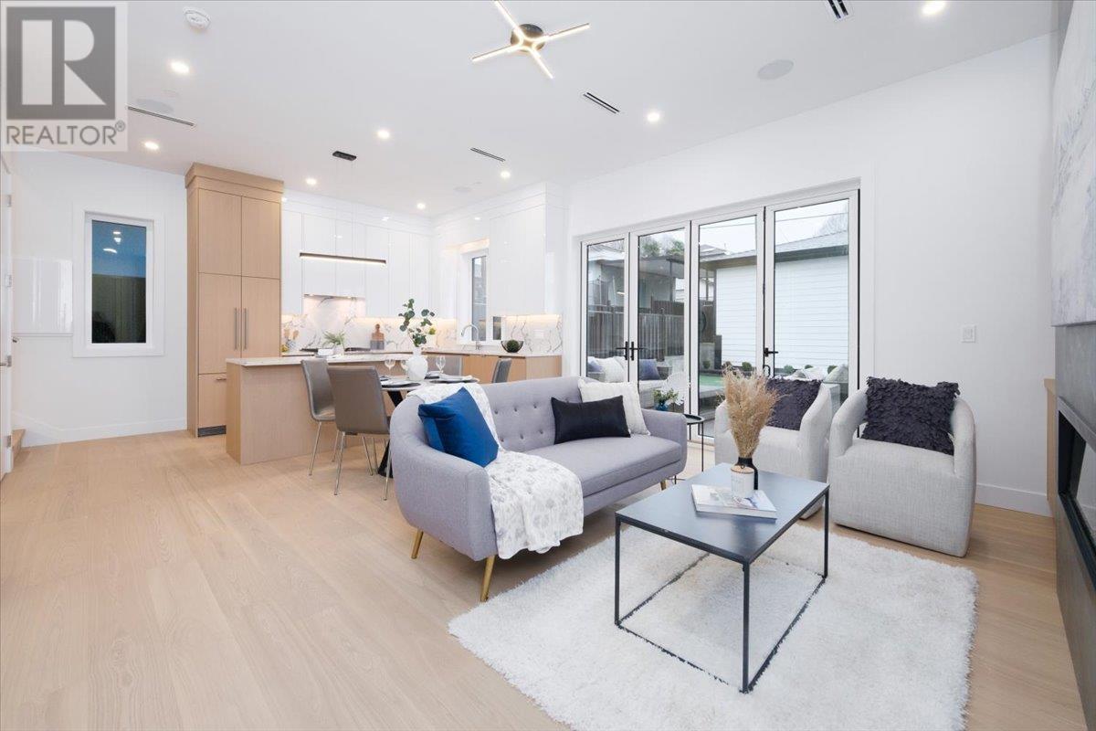 Listing Picture 7 of 23 : 2 2750 E 5TH AVENUE, Vancouver / 溫哥華 - 魯藝地產 Yvonne Lu Group - MLS Medallion Club Member