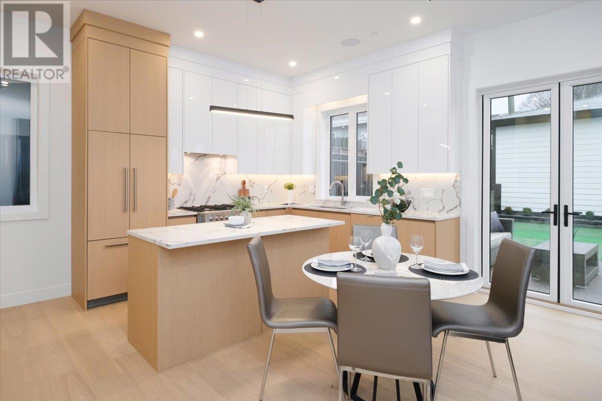 Listing Picture 11 of 23 : 2 2750 E 5TH AVENUE, Vancouver / 溫哥華 - 魯藝地產 Yvonne Lu Group - MLS Medallion Club Member