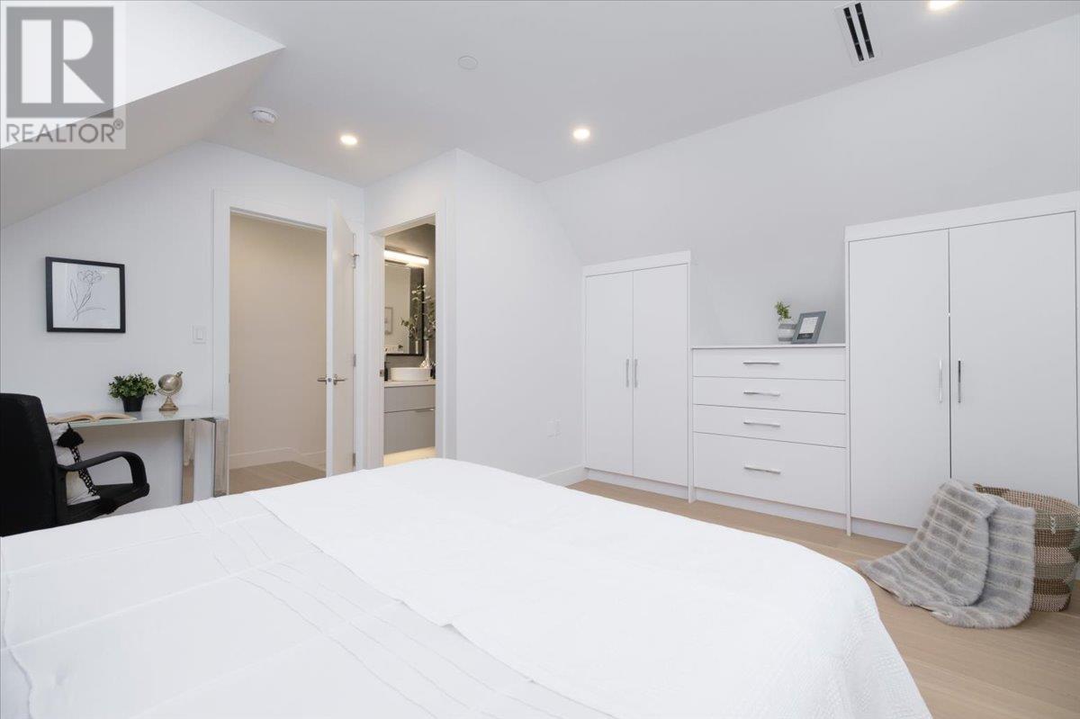 Listing Picture 21 of 23 : 2 2750 E 5TH AVENUE, Vancouver / 溫哥華 - 魯藝地產 Yvonne Lu Group - MLS Medallion Club Member