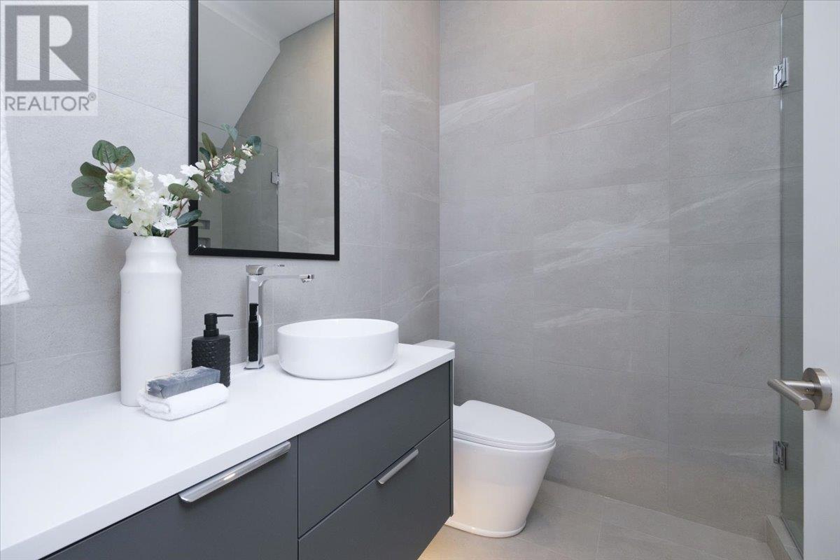 Listing Picture 12 of 23 : 2 2750 E 5TH AVENUE, Vancouver / 溫哥華 - 魯藝地產 Yvonne Lu Group - MLS Medallion Club Member